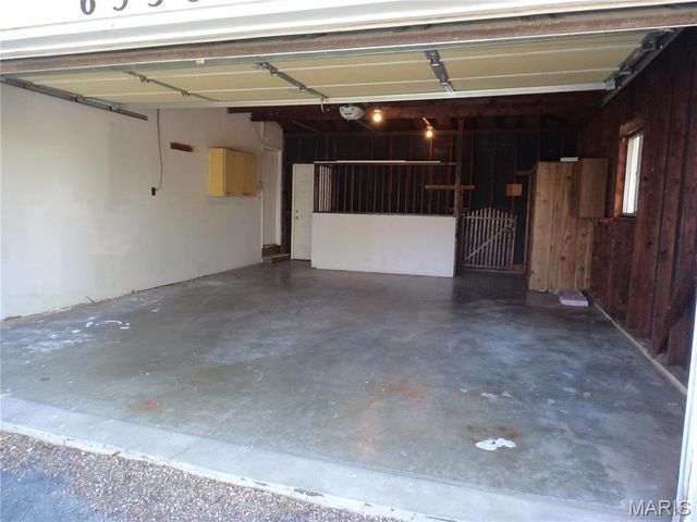 6533 Heintz Road, Oakville, MO 63129