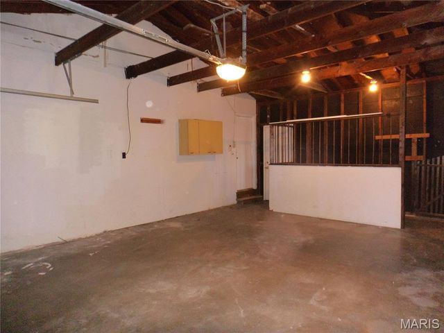 6533 Heintz Road, Oakville, MO 63129