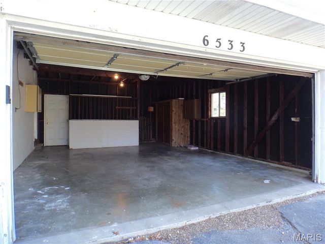 6533 Heintz Road, Oakville, MO 63129