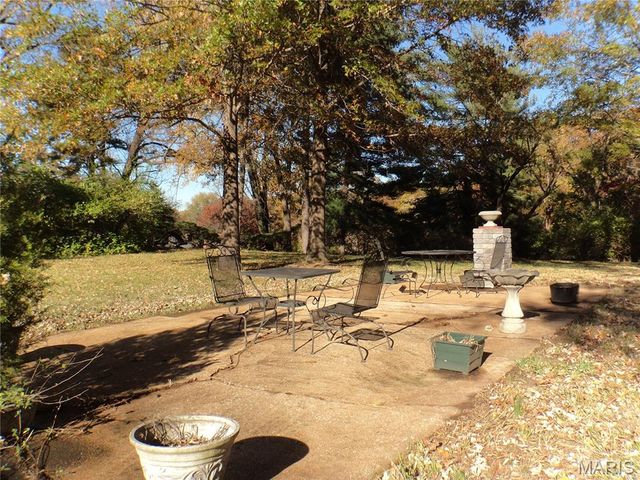 6533 Heintz Road, Oakville, MO 63129