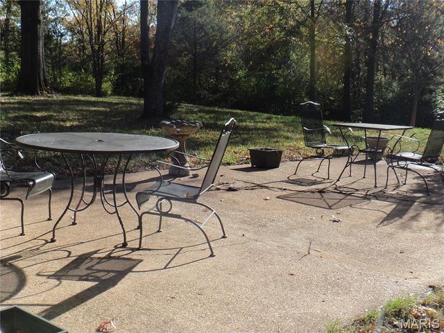 6533 Heintz Road, Oakville, MO 63129