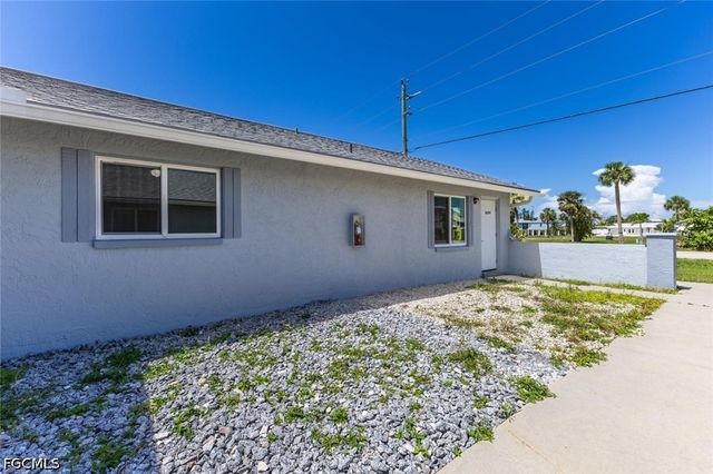 16595 Davis RD, Fort Myers, FL 33908