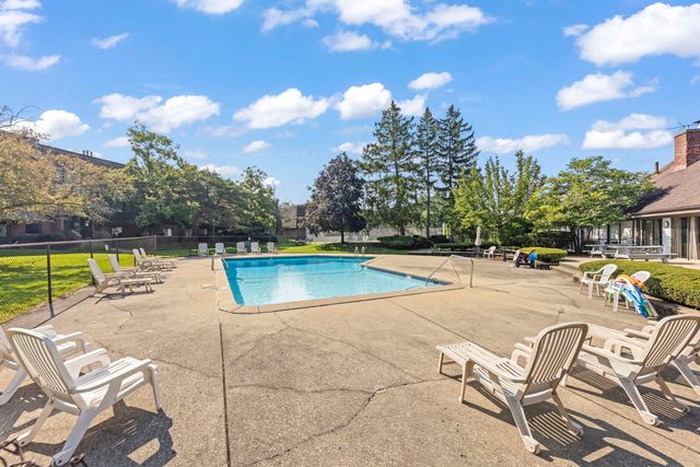 516 Timber Ridge Drive 108-A, Carol Stream, IL 60188
