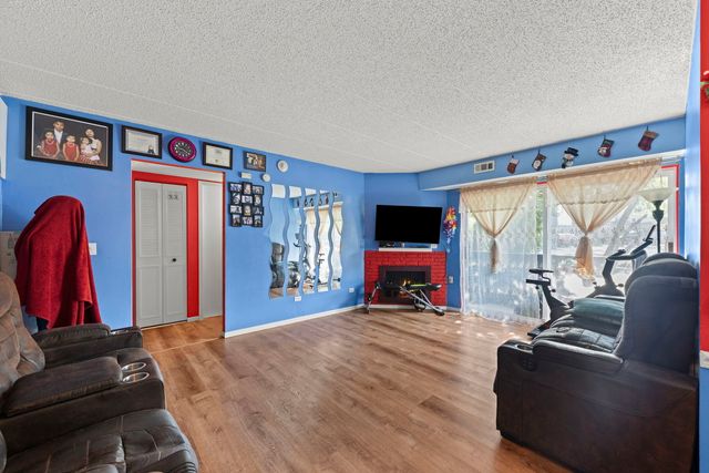 516 Timber Ridge Drive 108-A, Carol Stream, IL 60188