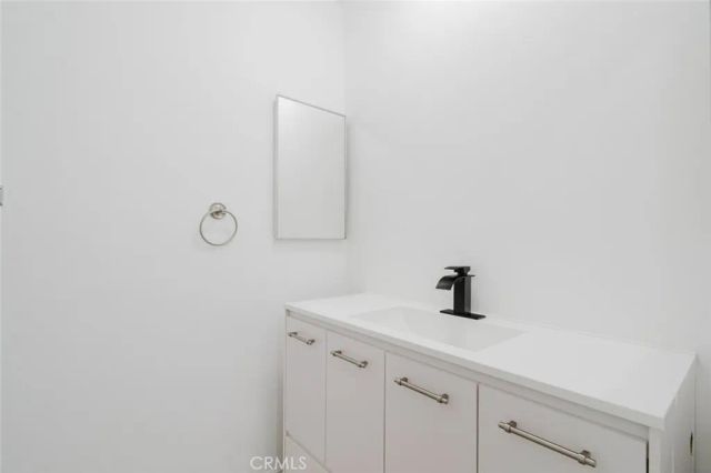 333 Burchett Street 111, Glendale, CA 91203