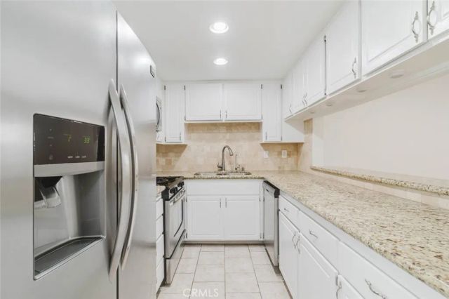 333 Burchett Street 111, Glendale, CA 91203