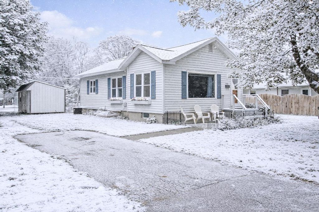 919 Lawndale Street, Ludington, MI 49431