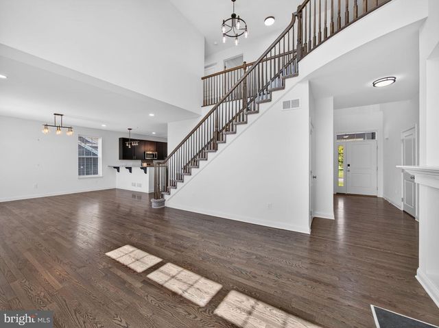 477 NEWLINS RD E, Easton, PA 18040