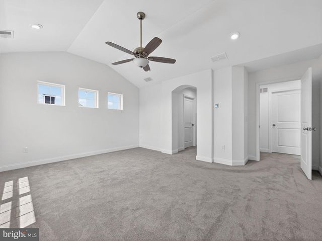 477 NEWLINS RD E, Easton, PA 18040