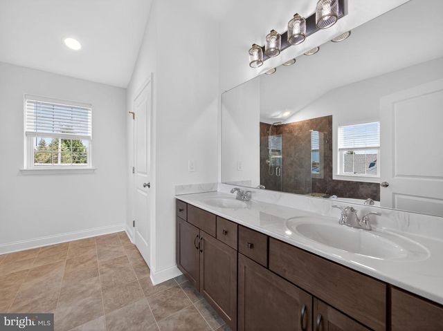 477 NEWLINS RD E, Easton, PA 18040