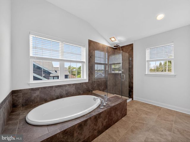 477 NEWLINS RD E, Easton, PA 18040