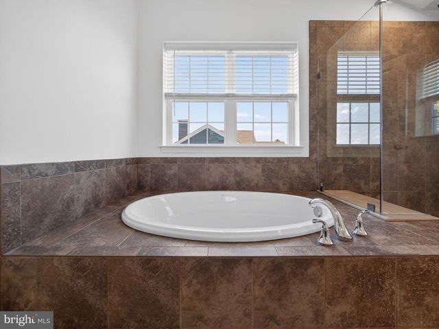 477 NEWLINS RD E, Easton, PA 18040