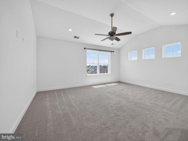 477 NEWLINS RD E, Easton, PA 18040