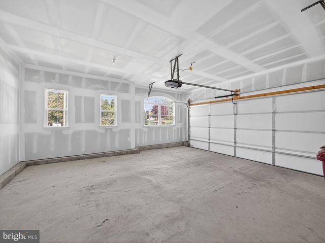 477 NEWLINS RD E, Easton, PA 18040