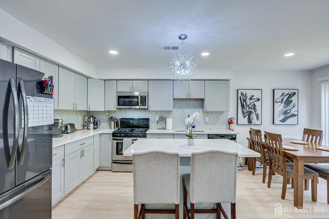 268 Shady Oak Court, Piscataway, NJ 08854