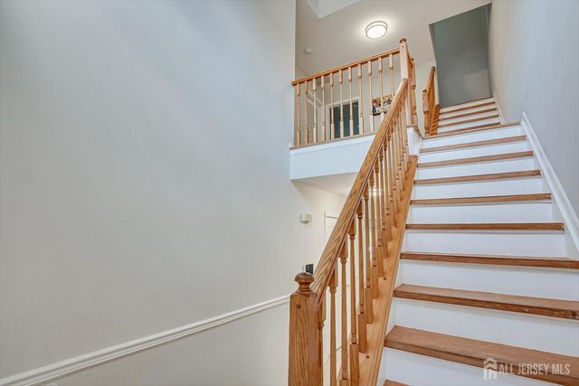 268 Shady Oak Court, Piscataway, NJ 08854