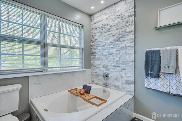 268 Shady Oak Court, Piscataway, NJ 08854