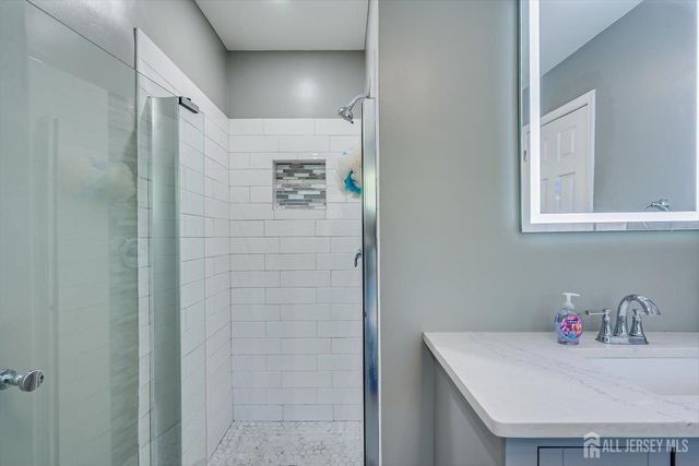 268 Shady Oak Court, Piscataway, NJ 08854