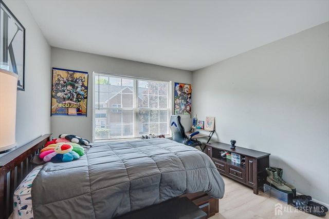 268 Shady Oak Court, Piscataway, NJ 08854