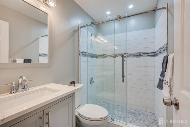 268 Shady Oak Court, Piscataway, NJ 08854