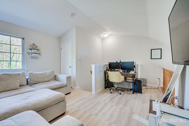268 Shady Oak Court, Piscataway, NJ 08854
