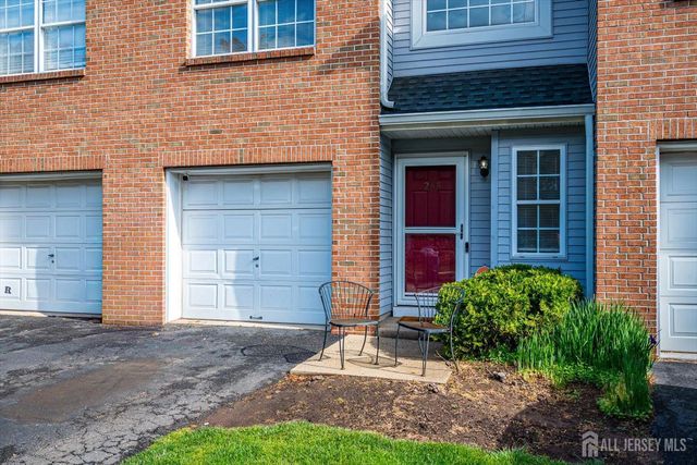 268 Shady Oak Court, Piscataway, NJ 08854