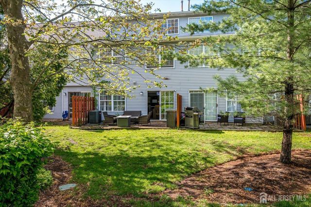 268 Shady Oak Court, Piscataway, NJ 08854
