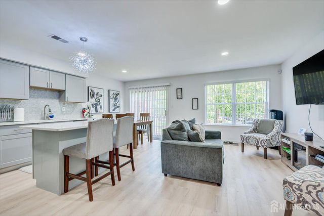 268 Shady Oak Court, Piscataway, NJ 08854