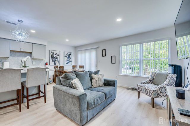 268 Shady Oak Court, Piscataway, NJ 08854