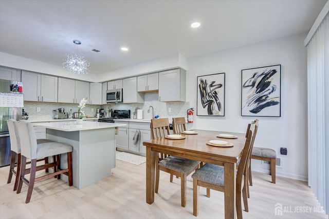 268 Shady Oak Court, Piscataway, NJ 08854