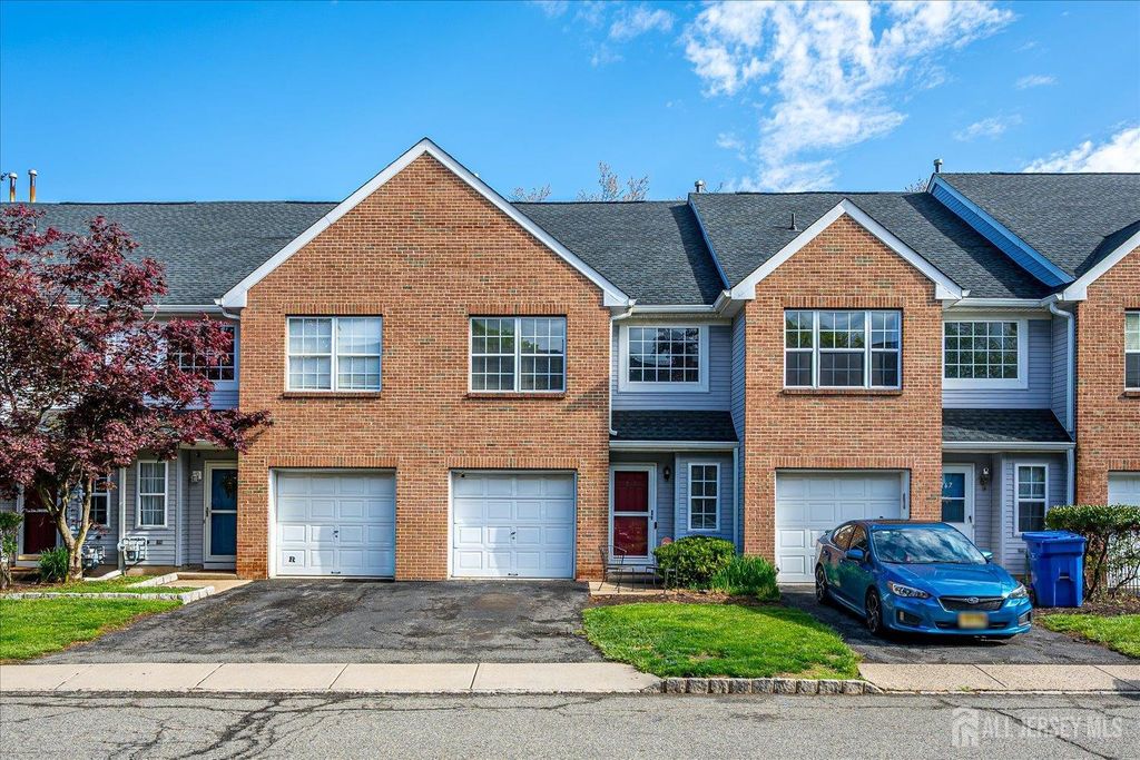 268 Shady Oak Court, Piscataway, NJ 08854