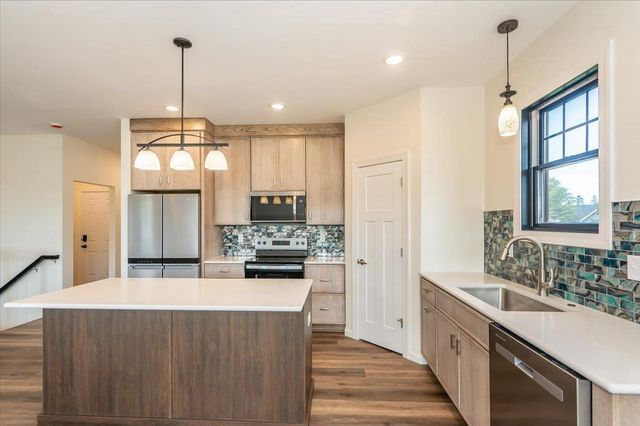 1802 E 8th St, Superior, WI 54880