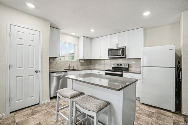906 Crested Iris, New Braunfels, TX 78130