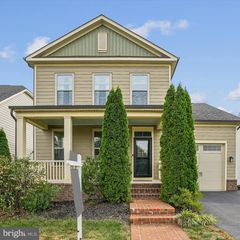 2365 HARMSWORTH DR, Dumfries, VA 22026