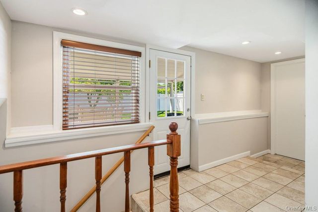 8 Radnor Court, Hicksville, NY 11801
