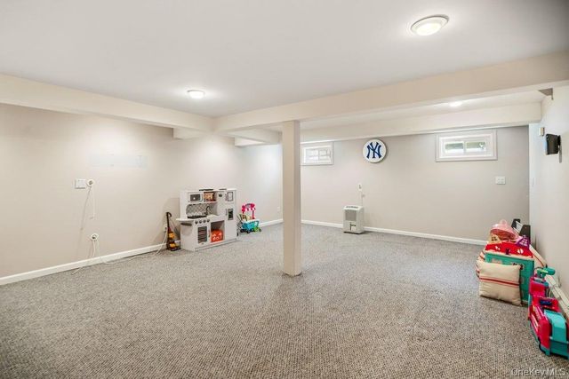 8 Radnor Court, Hicksville, NY 11801