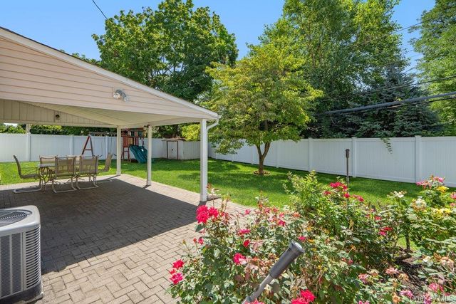 8 Radnor Court, Hicksville, NY 11801
