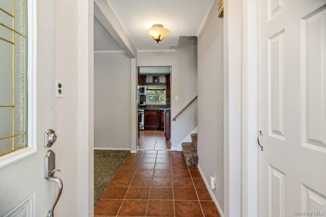 8 Radnor Court, Hicksville, NY 11801