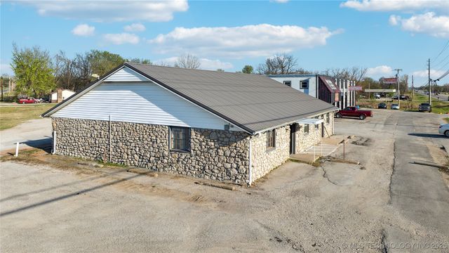 12127 S State Hwy 51 Highway, Coweta, OK 74429