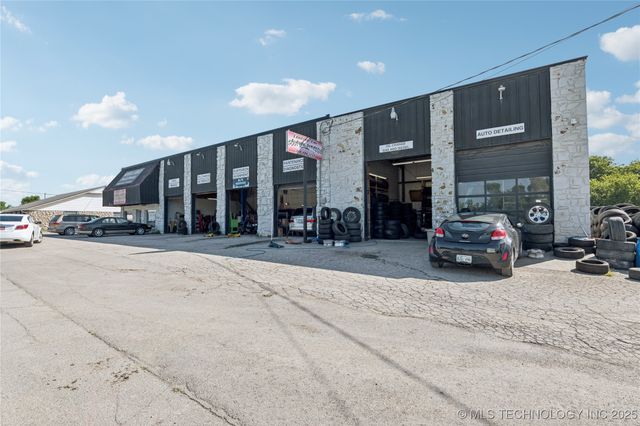 12127 S State Hwy 51 Highway, Coweta, OK 74429