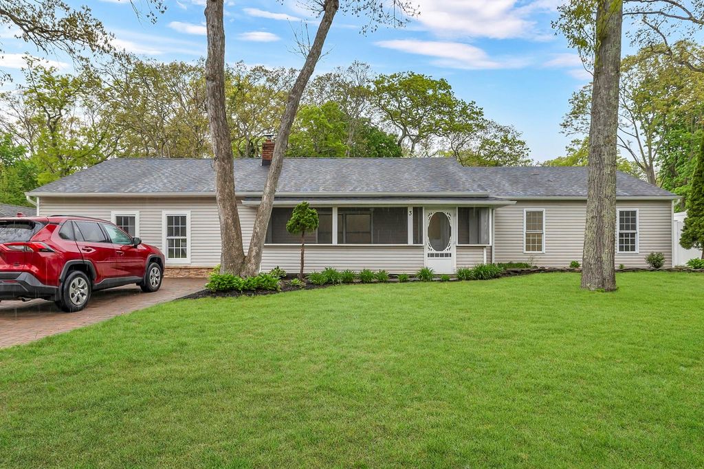 3 Russet Lane, Lake Grove, NY 11755