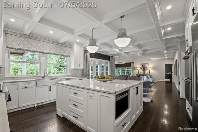 4885 N Harsdale Road, Bloomfield Hills, MI 48302