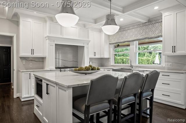 4885 N Harsdale Road, Bloomfield Hills, MI 48302