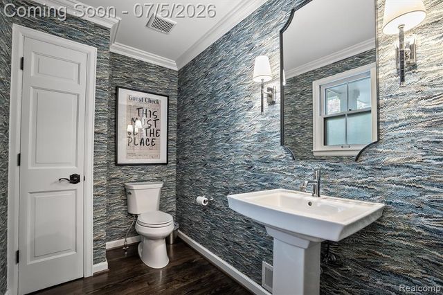 4885 N Harsdale Road, Bloomfield Hills, MI 48302