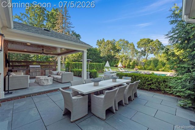 4885 N Harsdale Road, Bloomfield Hills, MI 48302