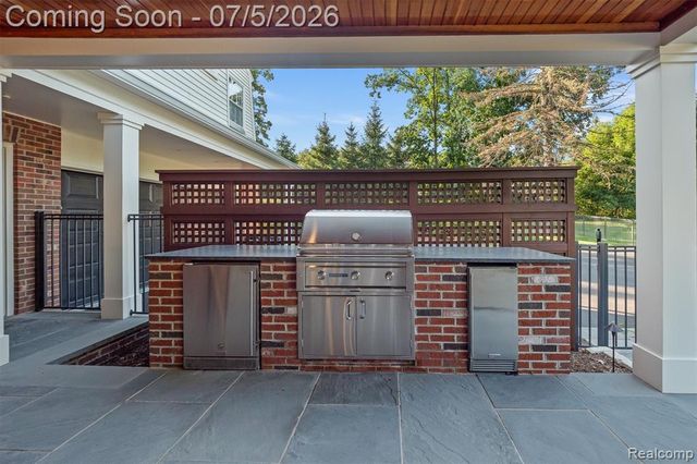 4885 N Harsdale Road, Bloomfield Hills, MI 48302