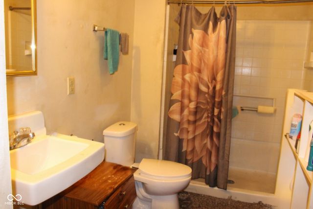 1619 W Kessler Blvd N Drive, Indianapolis, IN 46222