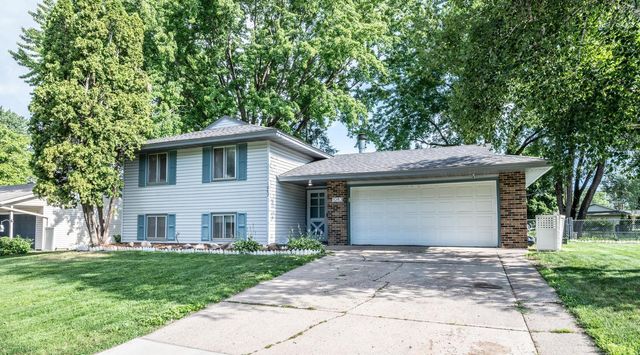 1083 Whitney Drive, Apple Valley, MN 55124
