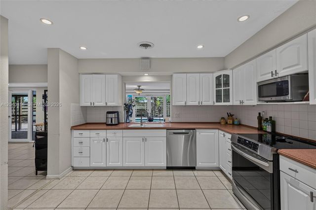5300 Fillmore St, Hollywood, FL 33021