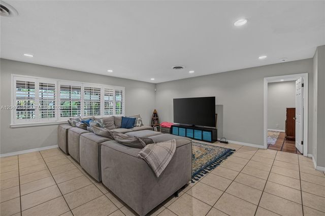 5300 Fillmore St, Hollywood, FL 33021
